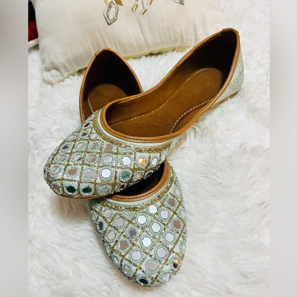 Jutti is Indian traditional footwear with a history dating back to 200BC.